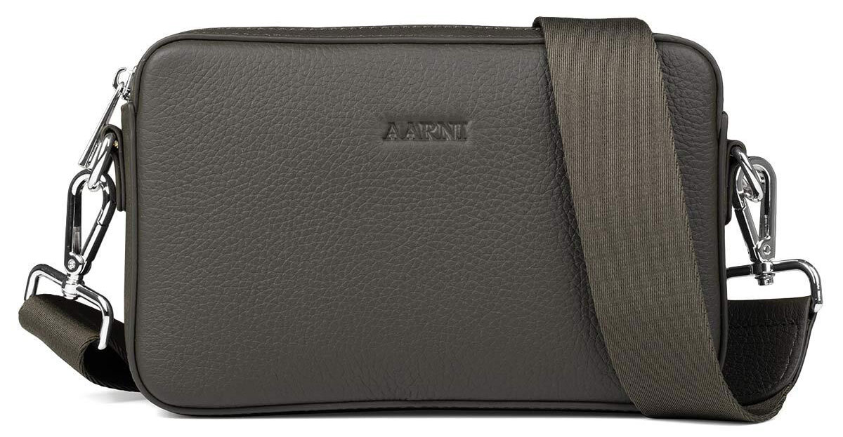 Aarni oliv crossbody väska med silverfärgad dragkedja