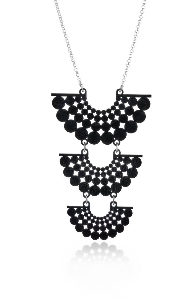 Lumoava Aika halsband i trä svart LV6244200010