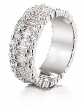 Lumoava Tiara vitguld diamantring L82241430000